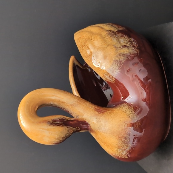 VGT, Blue Mountain Pottery Brown/Yellow Glazed Swan Planter. - Picture 3 of 11